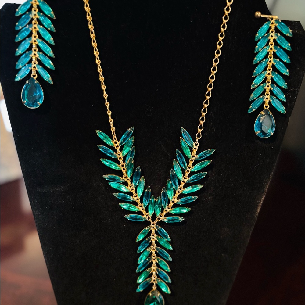Beautiful Green Rhinestone Necklace Earring set Statement